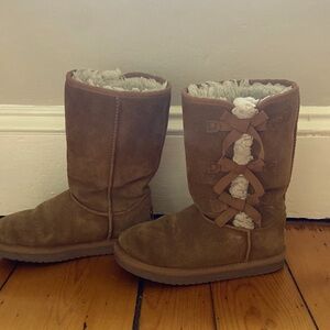 Girls size 2 used koolaburra tall bow boots in chestnut